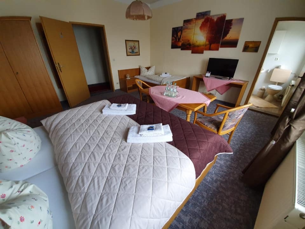 Hotel Restaurant Oberland Neuhaus am Rennweg - Foto: 