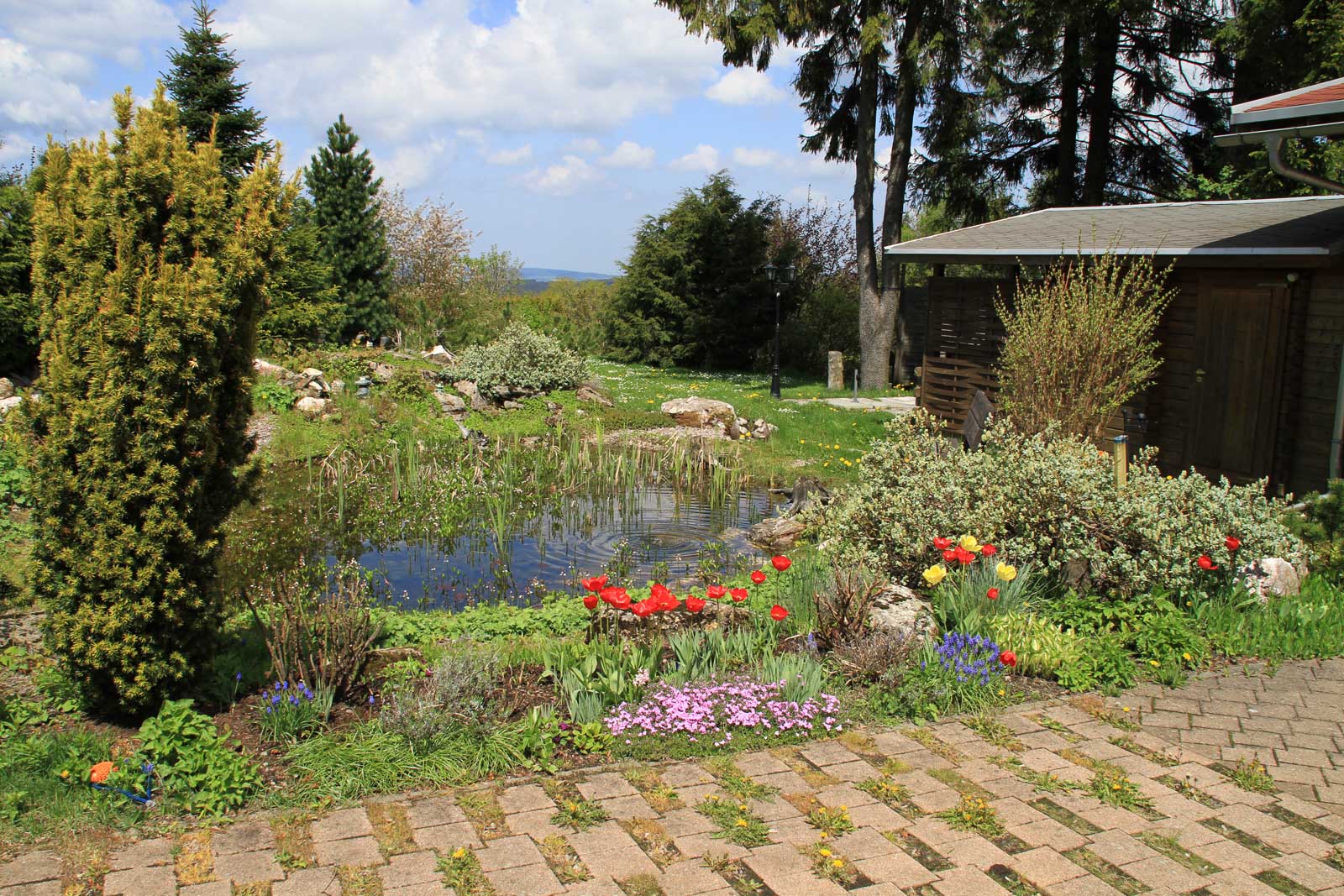 Hotel - Restaurant - Oberland in Neuhaus am Rennweg - Hotelgarten